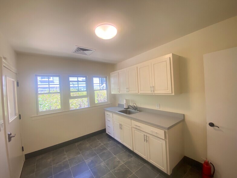 More Photos Of 1505 Main St, Saint Helena Office For Lease