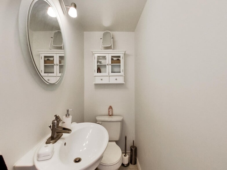 More Photos Of 44 Francis St, Hamilton Flex For Sale