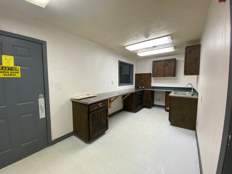 More Photos Of 4770 Washington Blvd, Beaumont Light Distribution For Lease