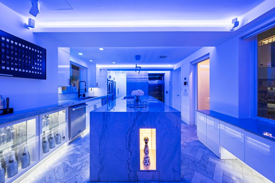 More Photos Of 124 11th St, Miami Beach Hotel For Sale