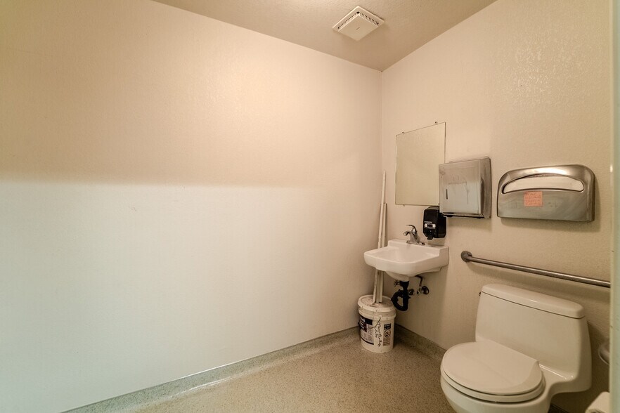 More Photos Of 1547 Starr Dr, Yuba City Office For Sale