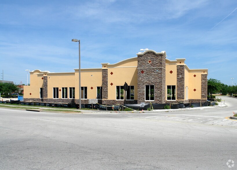 More Photos Of 775 Gateway Dr, Altamonte Springs General Retail For Lease