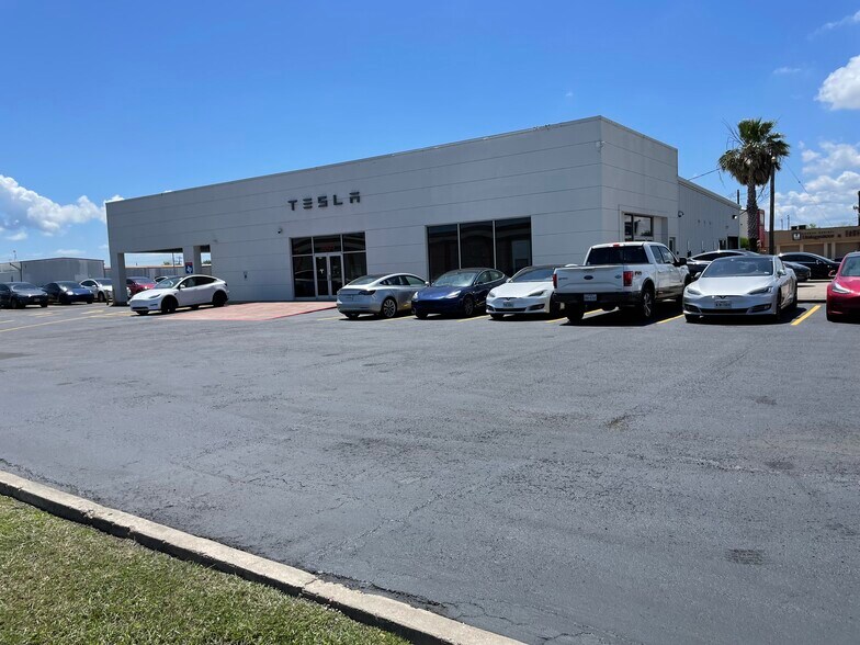 Primary Photo Of 3605 S Padre Island Dr, Corpus Christi Auto Dealership For Sale