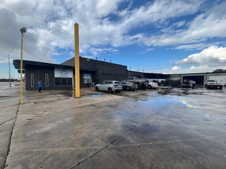 Primary Photo Of 622 W Texas Ave, Baytown Storefront Retail Office For Lease