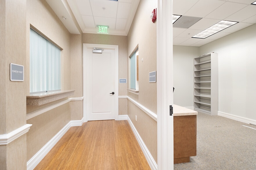 More Photos Of 3021 N Airport Pulling Rd, Naples Office For Sale