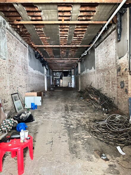 More Photos Of 45 N Saginaw St, Pontiac Office For Sale