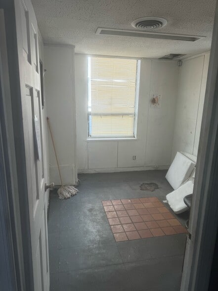 More Photos Of 172 Terrace Ave, Port Chester Auto Repair For Lease