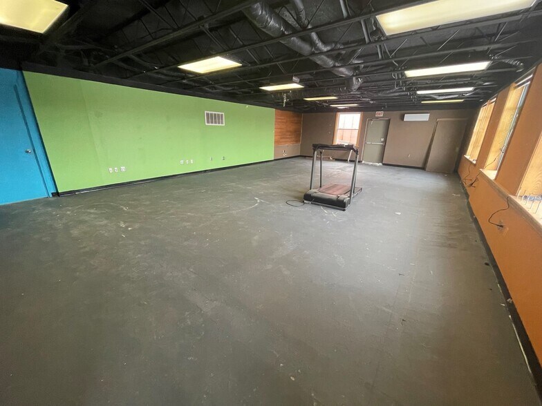 More Photos Of 102 Headson Dr, Syracuse Warehouse For Lease