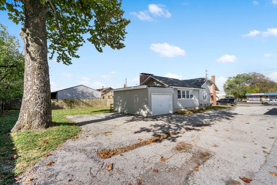 More Photos Of 1658 Saint Louis St, Springfield Office For Lease