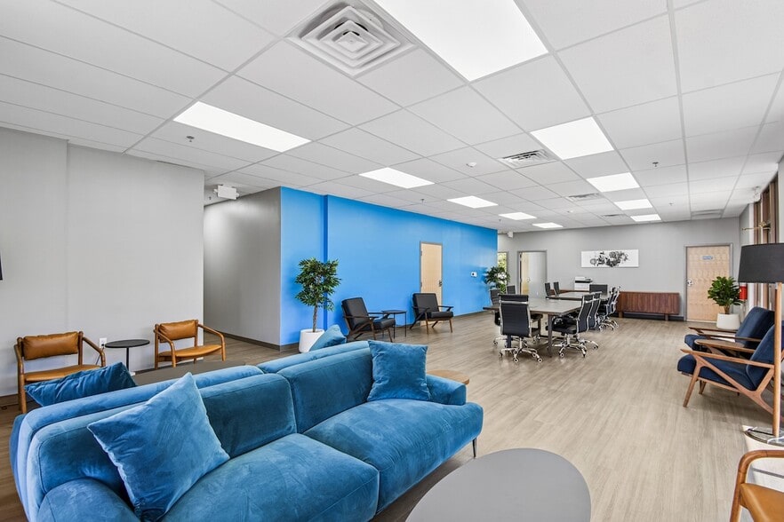 More Photos Of 1255 La Quinta Dr, Orlando Warehouse For Lease