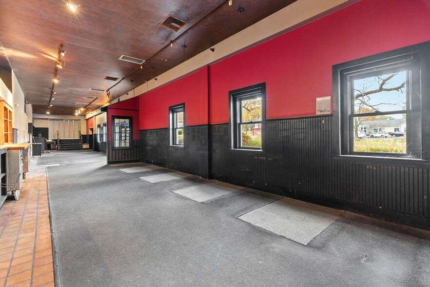 More Photos Of 24 W Main St, Avon Restaurant For Lease