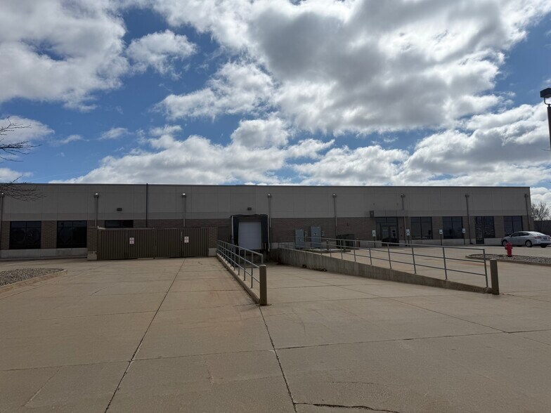 More Photos Of 1450 N Center Point Rd, Hiawatha Office For Lease