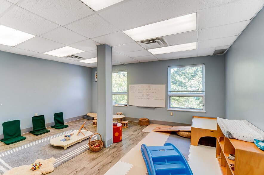 More Photos Of 800 Livermore St, Yellow Springs Research And Development For Sale