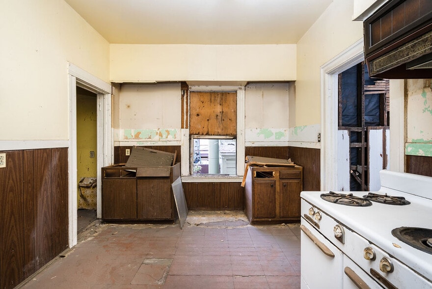 More Photos Of 4712 International Blvd, Oakland Specialty For Sale