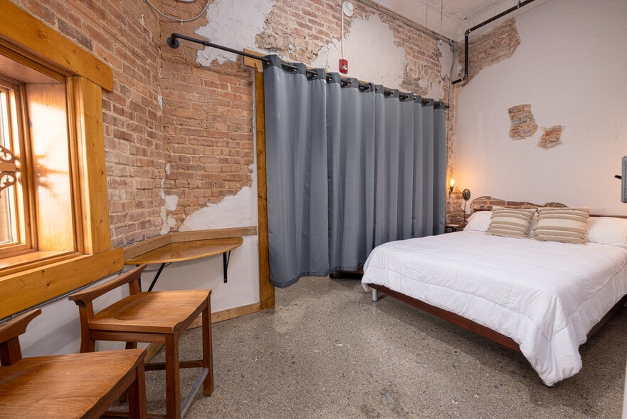 More Photos Of 29 S Carolina St, Hartwell Hotel For Sale