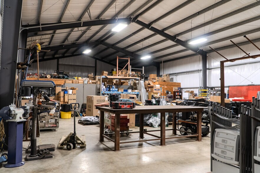 More Photos Of 945 Huser Blvd, Schulenburg Industrial For Lease