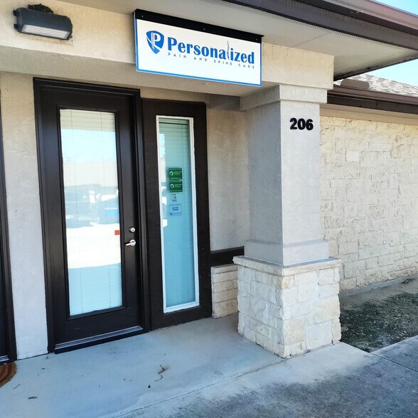 More Photos Of 930 S Bell Blvd, Cedar Park Office Residential For Lease