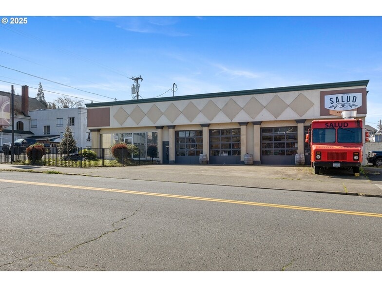 More Photos Of 725 SE Lane Ave, Roseburg Office For Sale
