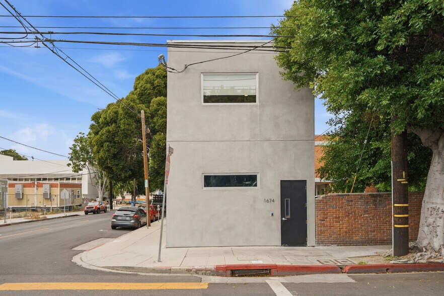 More Photos Of 1674 Corinth Ave, Los Angeles Office For Sale