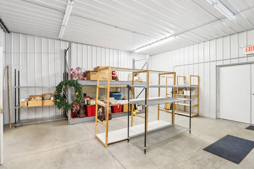 More Photos Of 680 Enterprise Dr, Lake Mills Freestanding For Lease