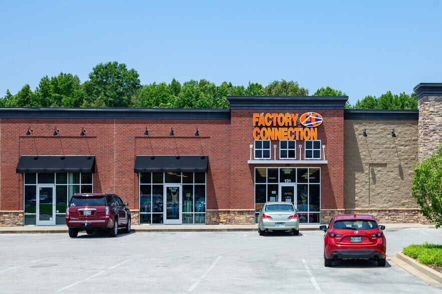 More Photos Of 129-145 Commons Dr, Martin Supermarket For Lease