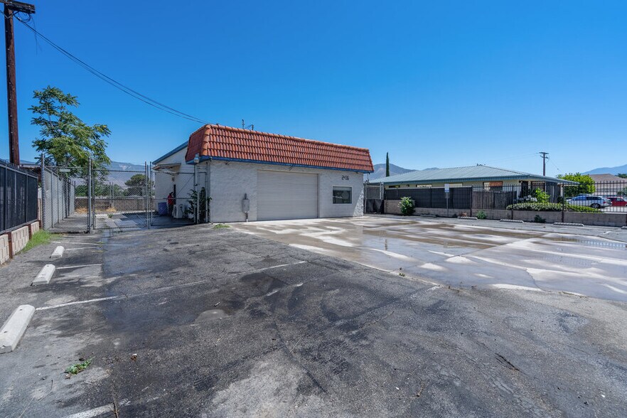 More Photos Of 2436 5th St, Highland Warehouse For Sale