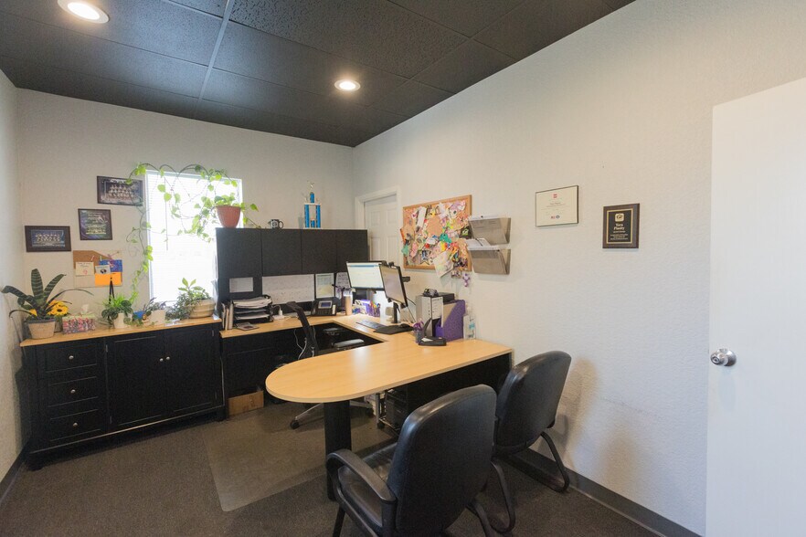 More Photos Of 706 Springdale Rd, Bedford Office For Sale