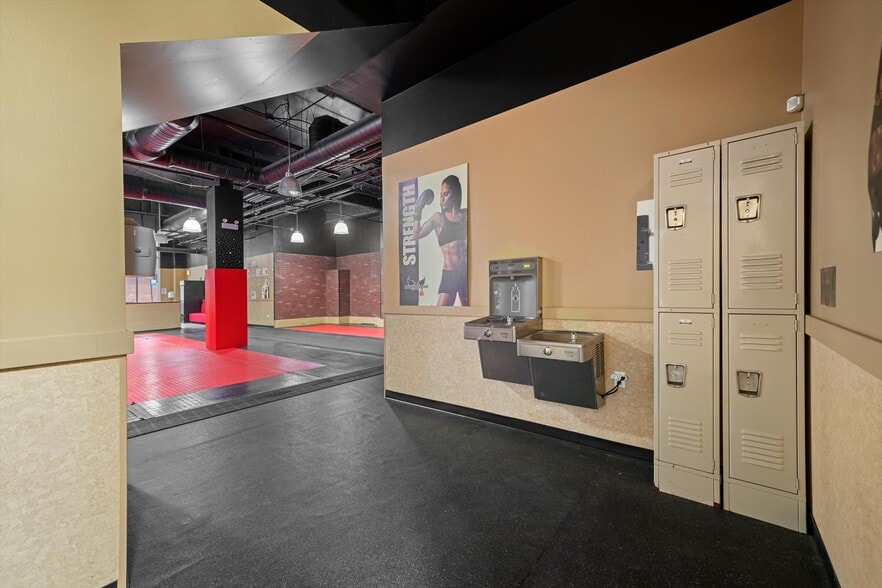 More Photos Of 1720 W North Ave, Chicago Storefront Retail Office For Lease