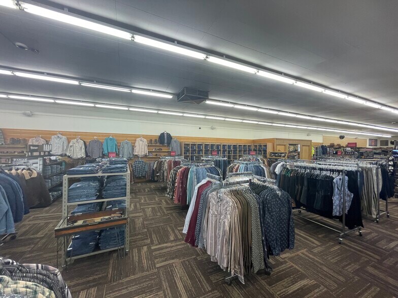 More Photos Of 727 N Federal Blvd, Riverton General Retail For Sale