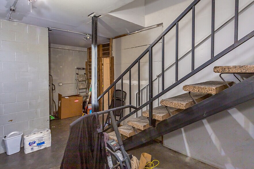 More Photos Of 12561-12563 Persing Dr, Whittier Showroom For Sale