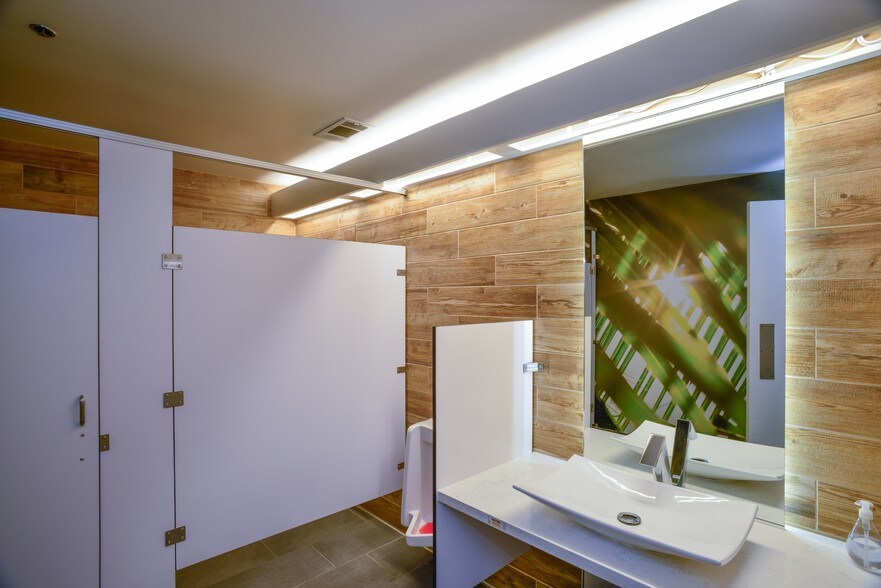 More Photos Of 7677 Center Ave, Huntington Beach Medical For Lease