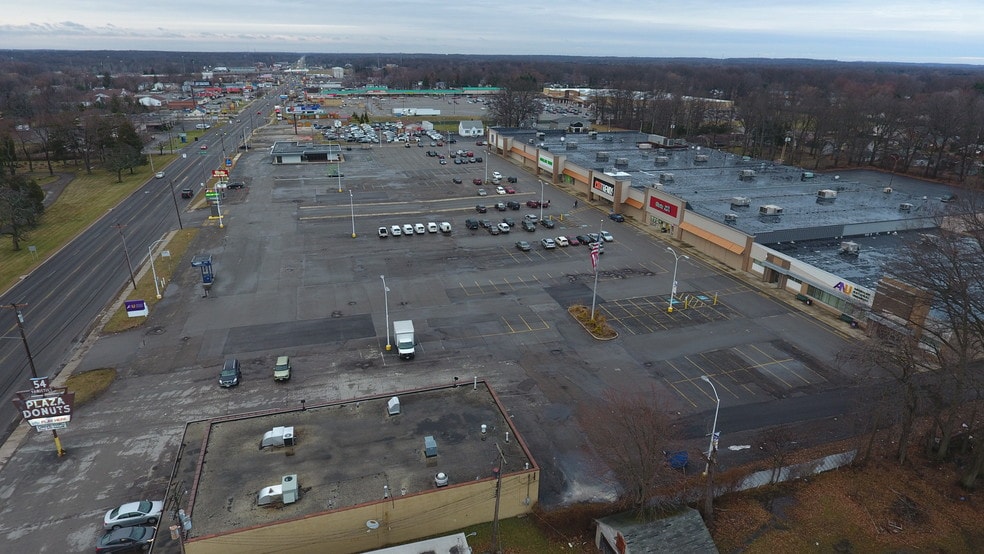 More Photos Of 3485-3497 Belmont Ave, Youngstown General Retail For Lease