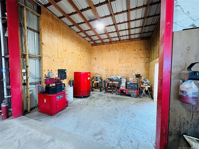 More Photos Of 2700 S 32nd St, Muskogee Industrial For Sale