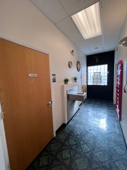 More Photos Of 4123-4125 Oakton St, Skokie Storefront For Sale