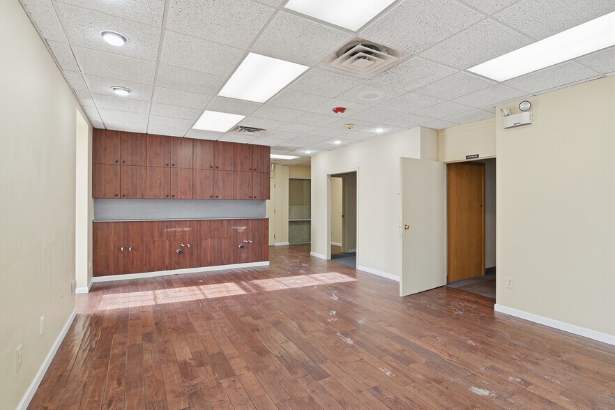 More Photos Of 37 Prospect St, East Longmeadow Storefront Retail Office For Lease