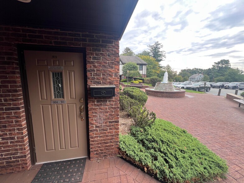 More Photos Of 904 Pompton Ave, Cedar Grove Medical For Lease