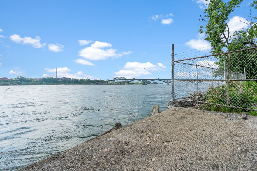 More Photos Of 162 Niagara Blvd, Fort Erie Marina For Sale