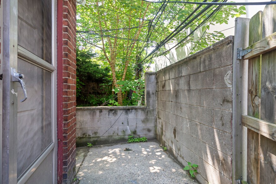 More Photos Of 1618 S Broad St, Philadelphia Apartments For Sale