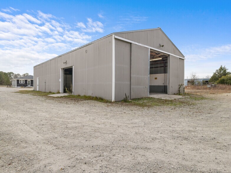 More Photos Of 3261 New Bern Hwy, Jacksonville Light Distribution For Sale