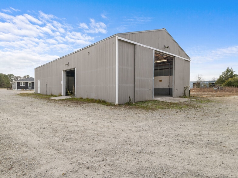 More Photos Of 3261 New Bern Hwy, Jacksonville Light Distribution For Lease
