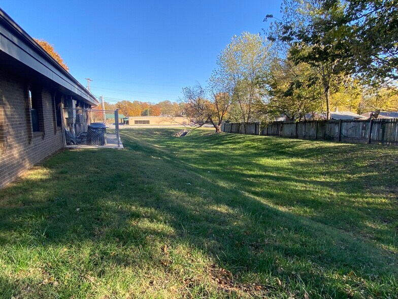 More Photos Of 2212 W Kearney St, Springfield Office For Sale