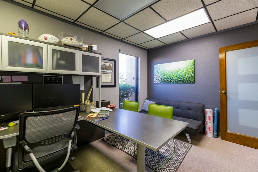 More Photos Of 770 W Rock Creek Rd, Norman Office For Lease