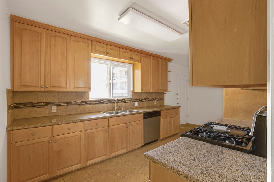 More Photos Of 447 S Palm Dr, Beverly Hills Apartments For Sale