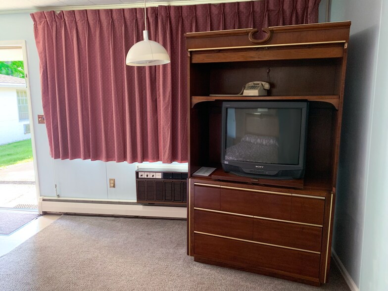 More Photos Of 4100 Albany Post Rd, Hyde Park Hotel For Sale