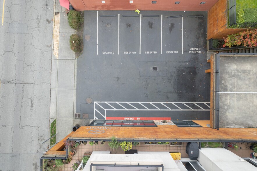 More Photos Of 225 NE 65th St, Seattle Apartments For Sale