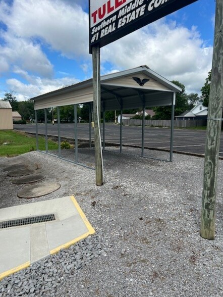 More Photos Of 207 N Anderson St, Tullahoma General Retail For Sale