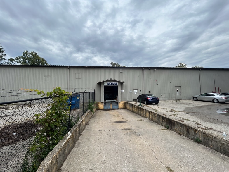 More Photos Of 822 Middlebury St, Elkhart Light Manufacturing For Sale