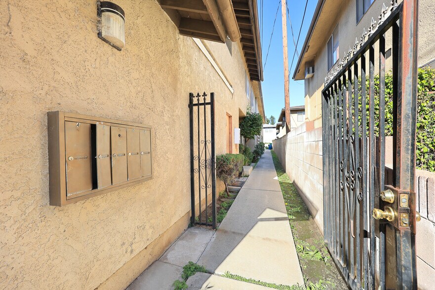 More Photos Of 15 E Beacon St, Alhambra Apartments For Sale