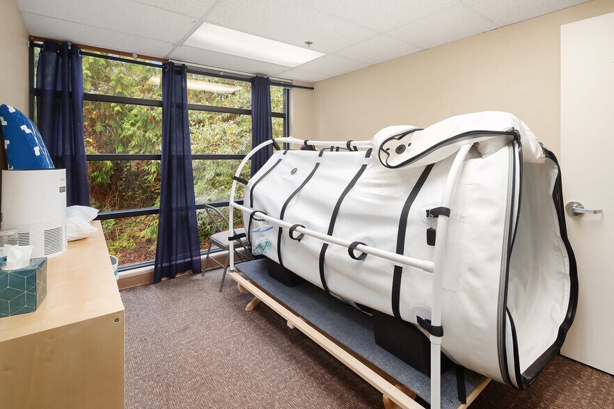 More Photos Of 504 Holly Dr, Edmonds Office For Sale