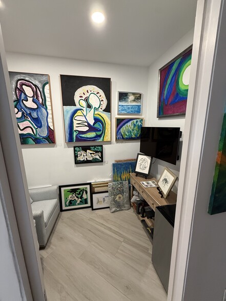 More Photos Of 374 13th Ave S, Naples General Retail For Lease